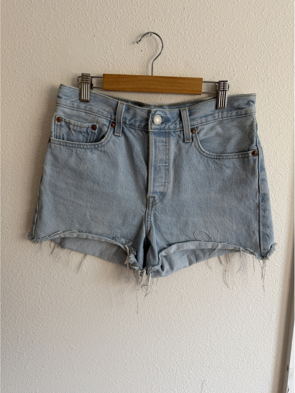 Levi’s Wedgie Short Size 27 Light Wash High Rise Distressed Denim Cutoff Shorts